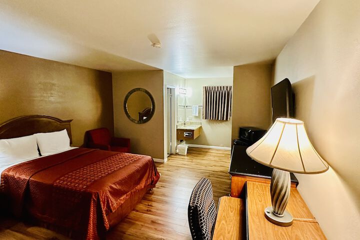 Room 10 of 27