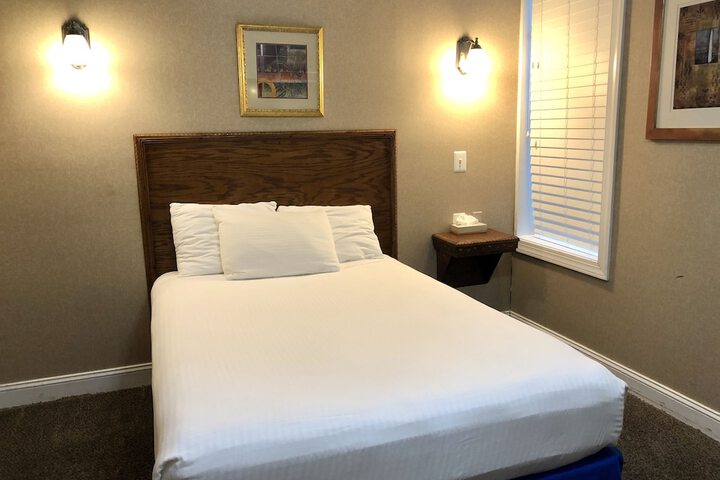Room 28 of 43