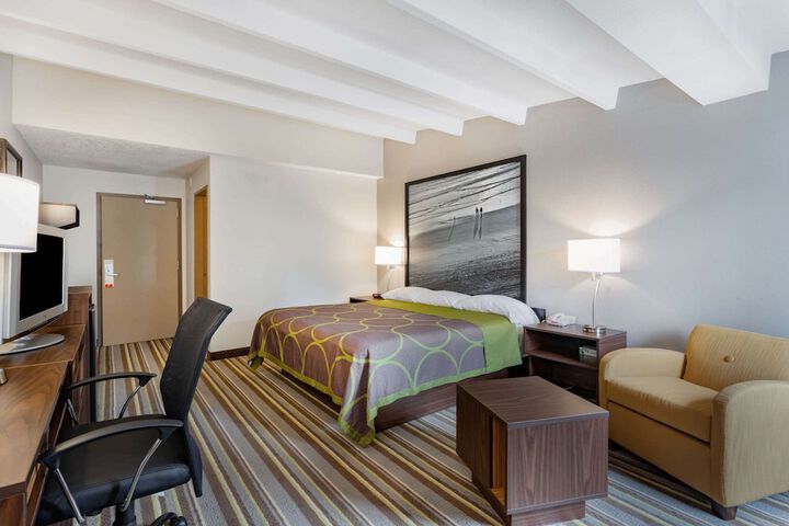 Room 11 of 27