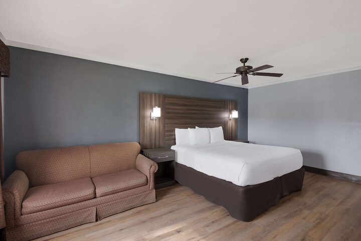 Room 16 of 36