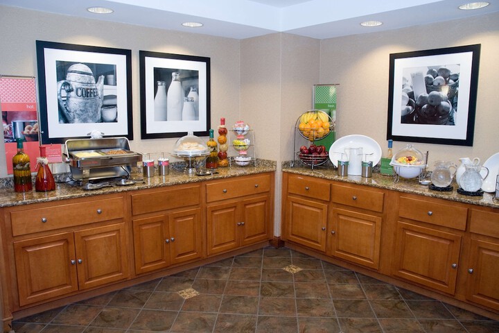 Hampton Inn & Suites Manchester-Bedford