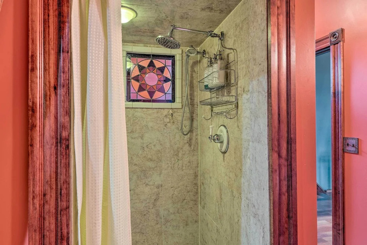 Downtown Lancaster French Victorian Gem!