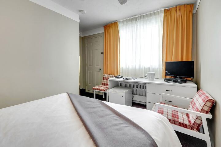 Room 17 of 30