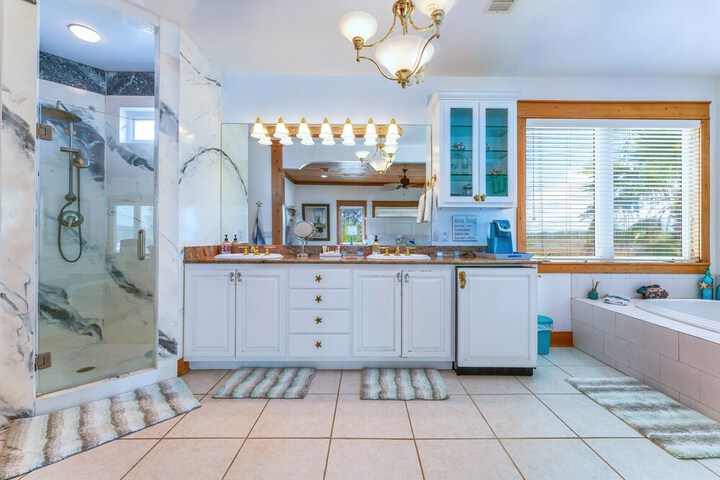 Riverfront Carrabelle Home w / Furnished Patio!