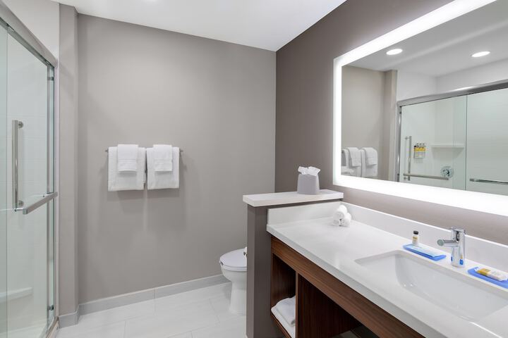 Holiday Inn Express & Suites Lubbock Central - Univ Area by IHG