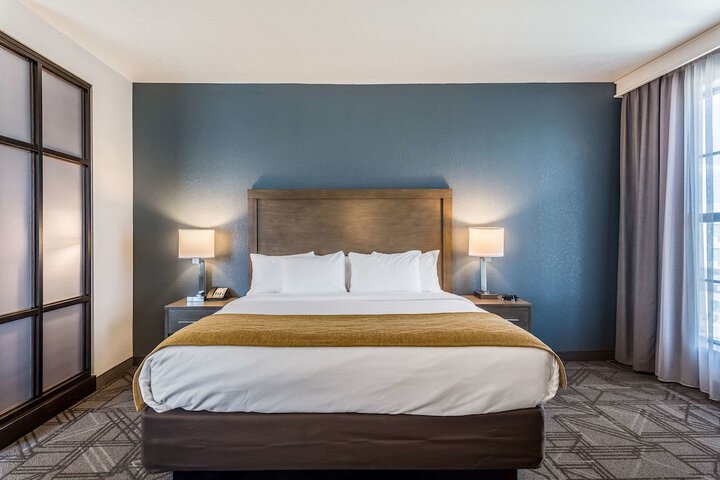 Room 42 of 98