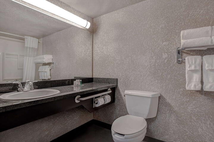 Days Inn by Wyndham Medicine Hat