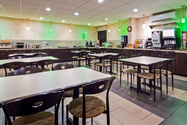 Best Western Plus Richmond Airport Hotel