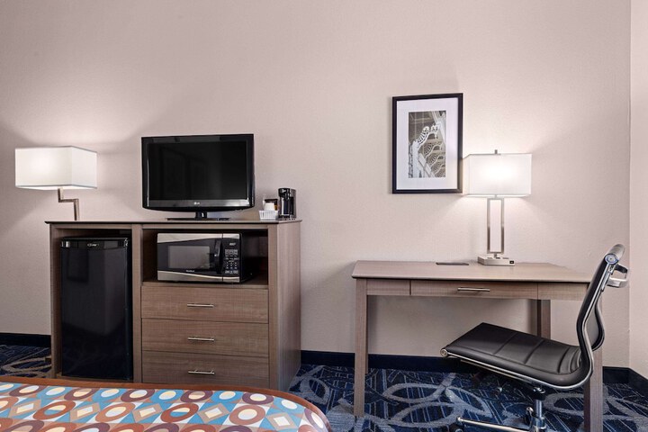 Room 17 of 33