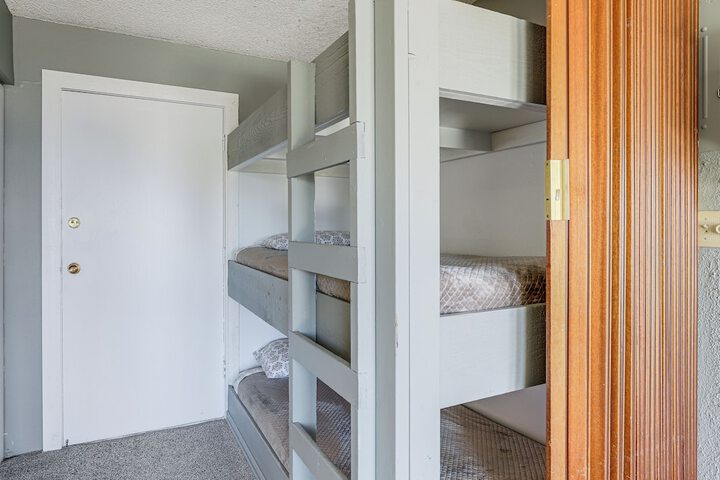 Picturesque Mt. Spokane Condo Near Skiing & Biking!