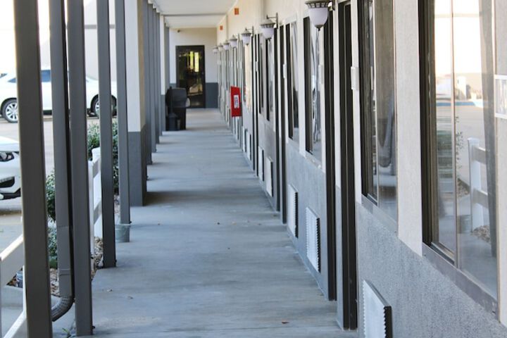 Greenlight Inn & Suites