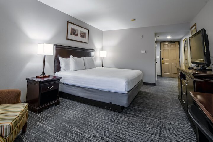 Room 73 of 104