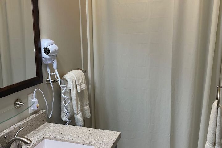 Room 5 of 11