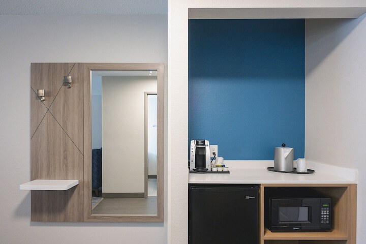 Room 27 of 145