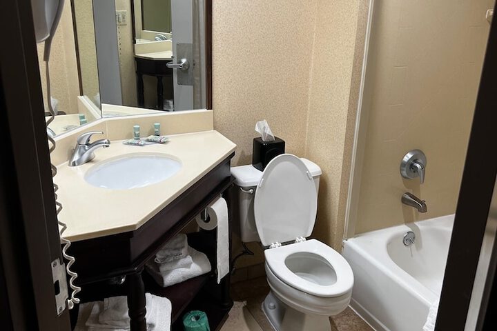 Room 6 of 18