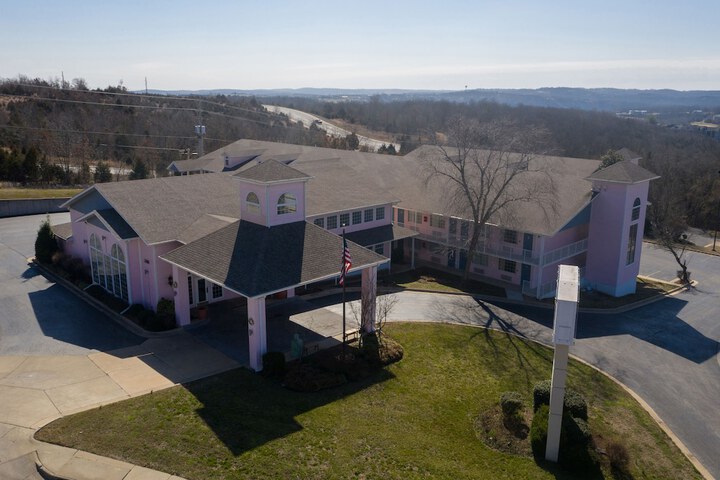 Hotel 6 of 55