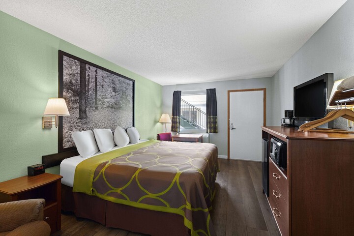 Room 20 of 40