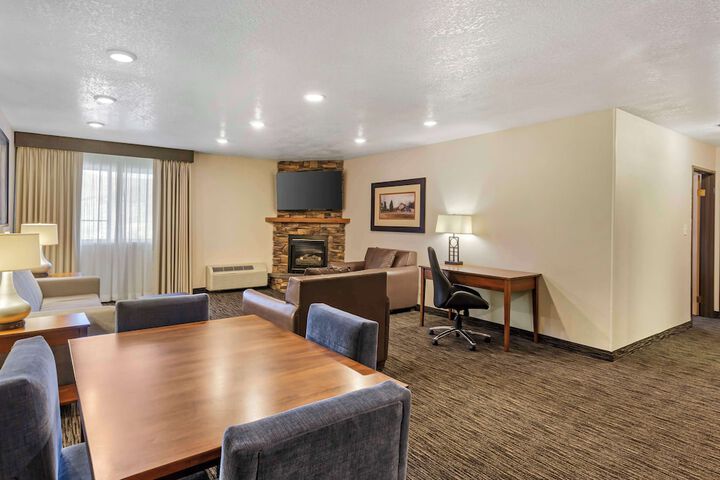 Best Western Plus Landmark Inn