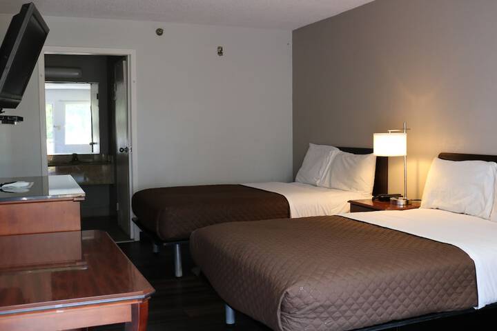 Room 25 of 38