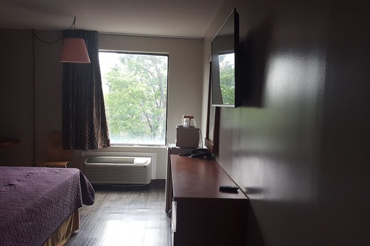 Room 8 of 17