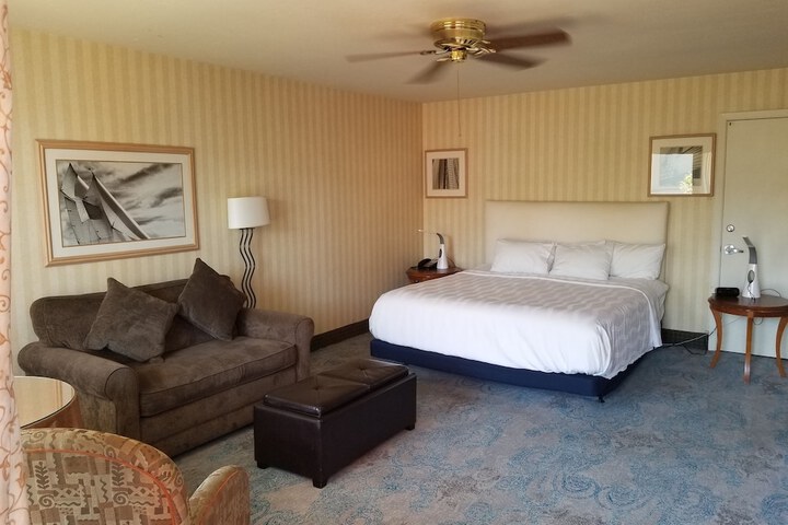 Room 25 of 143