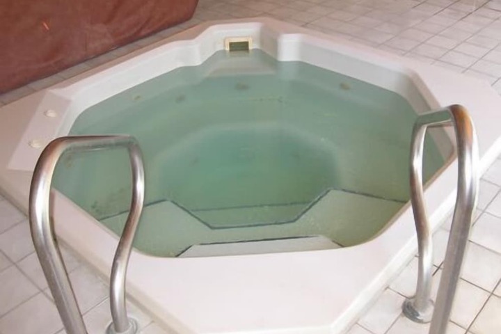 Spa 28 of 39