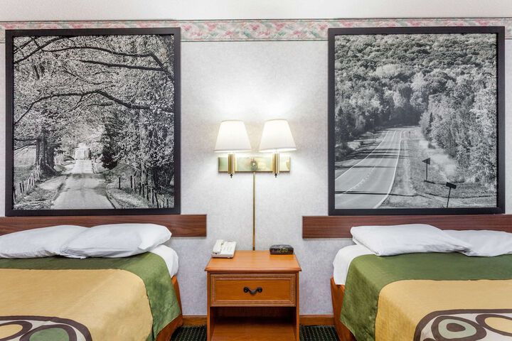 Room 4 of 18