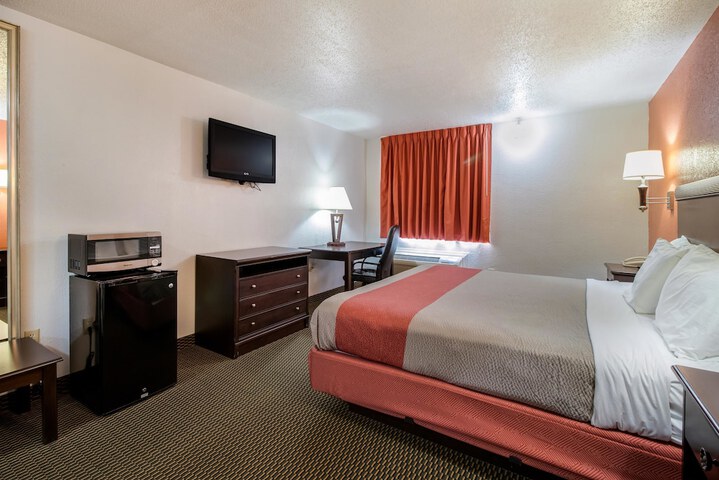 Room 30 of 34