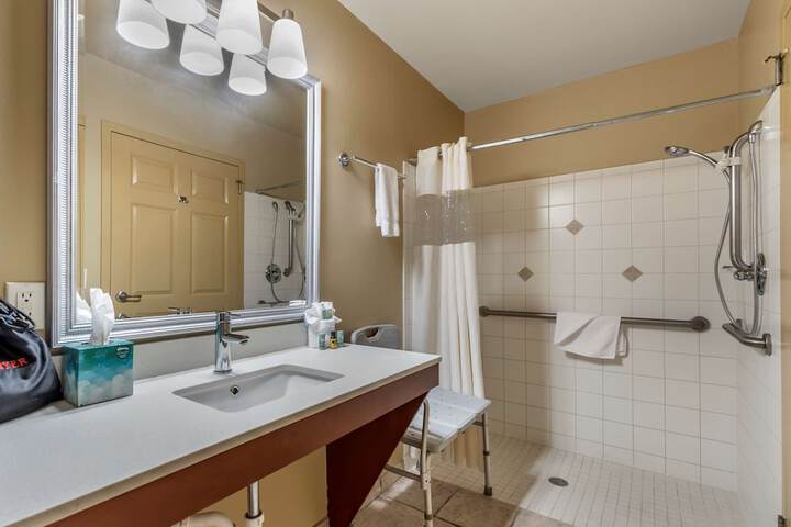 Room 11 of 25