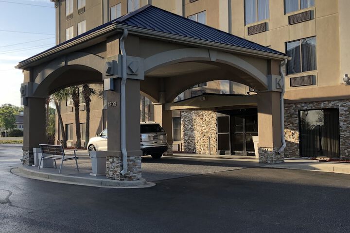 Country Inn & Suites by Radisson Murrells Inlet, SC