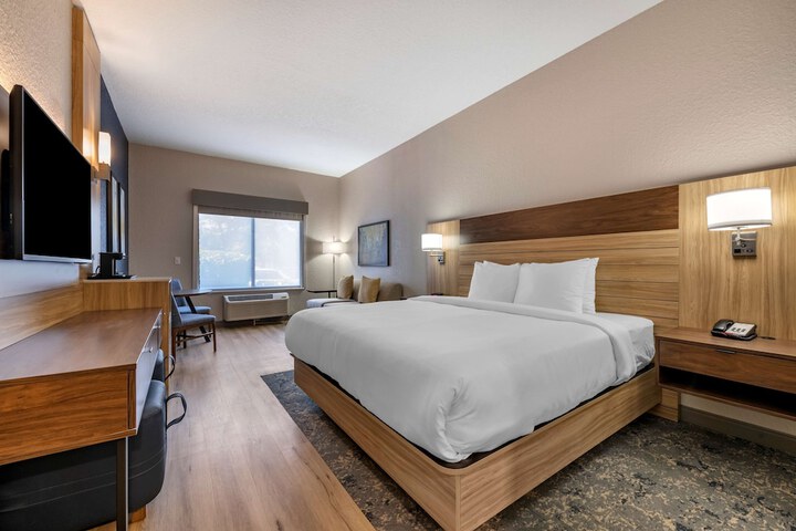 Room 12 of 25