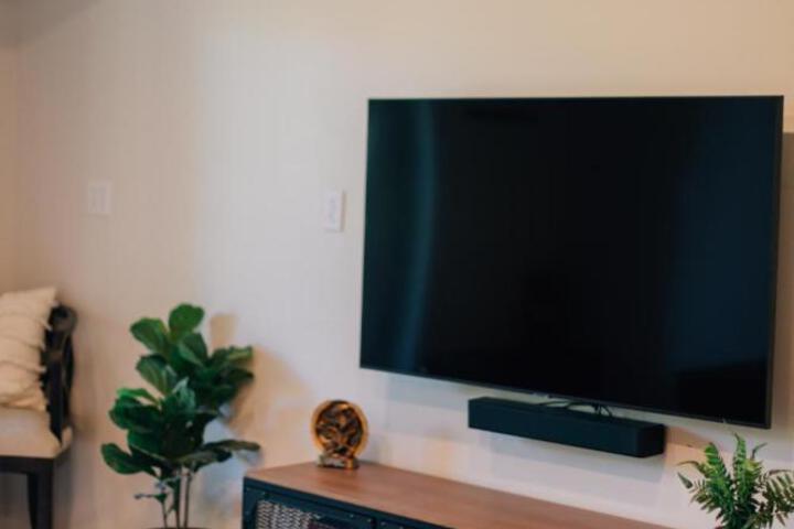 City View Retreat 2 BR 1 B
