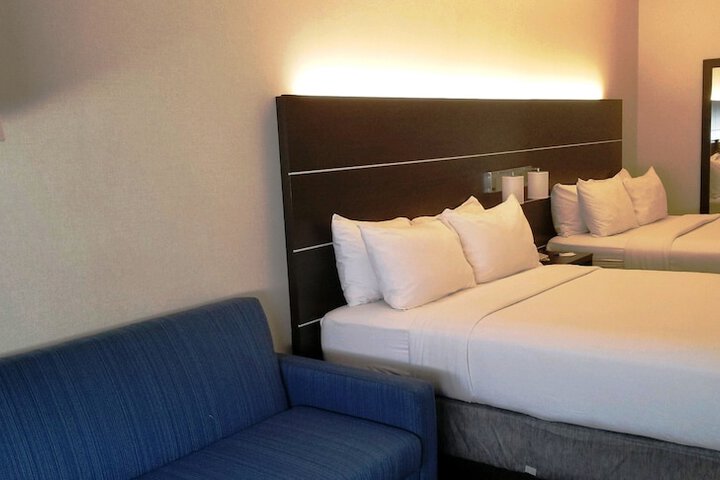 Room 16 of 32