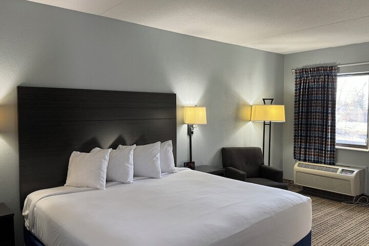 Room 11 of 25