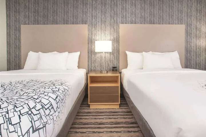 Room 32 of 49