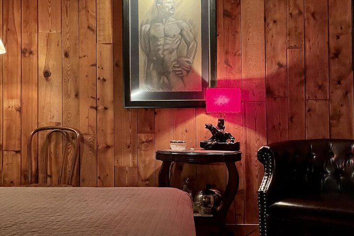 Room 33 of 59