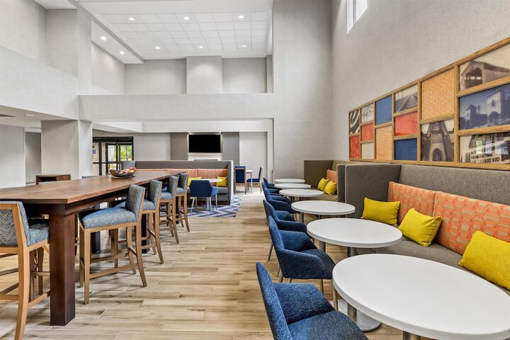 Hampton Inn & Suites Grove City