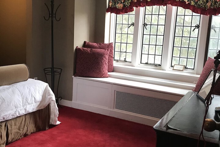 Room 53 of 98