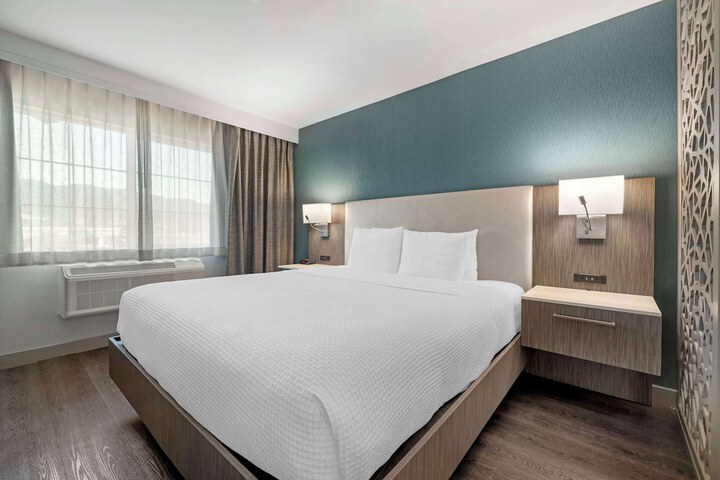 Room 10 of 34