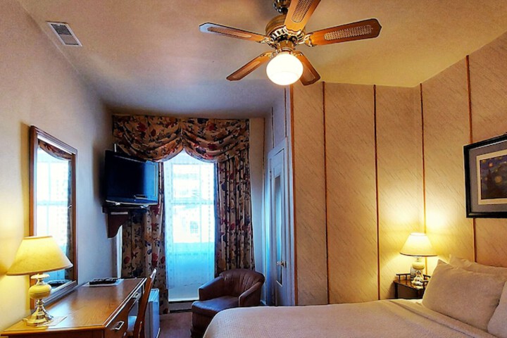 Room 33 of 71