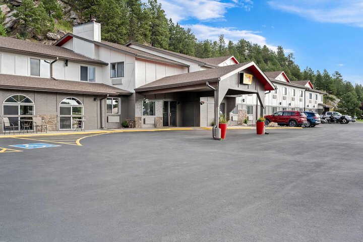Super 8 by Wyndham Custer / Crazy Horse Area