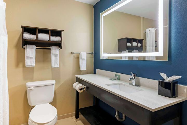 Room 16 of 38