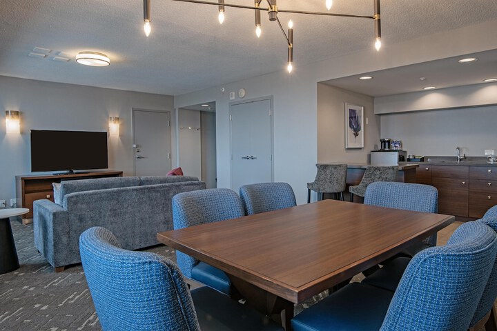 DoubleTree by Hilton Hotel West Edmonton