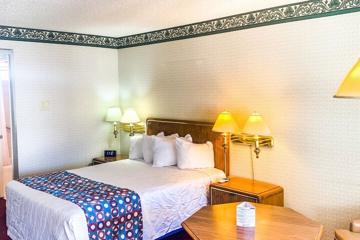 Econo Lodge Inn & Suites Winnemucca