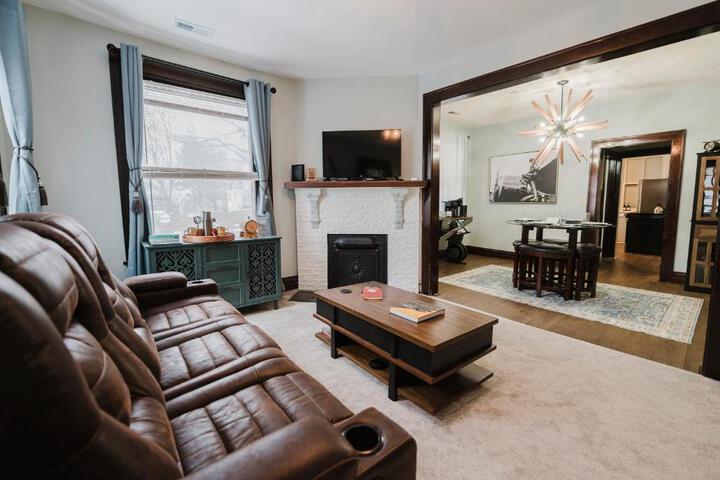 Sr Pilot Earhart Hangar Suite 2 br K & Q, 1 Ba