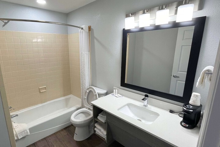 Room 14 of 24