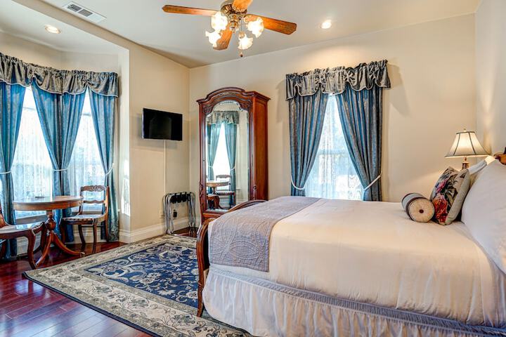 The River Belle Inn