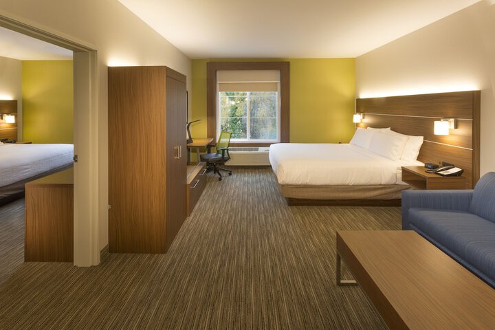 Holiday Inn Express & Suites Seattle South - Tukwila by IHG
