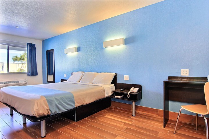 Room 28 of 37