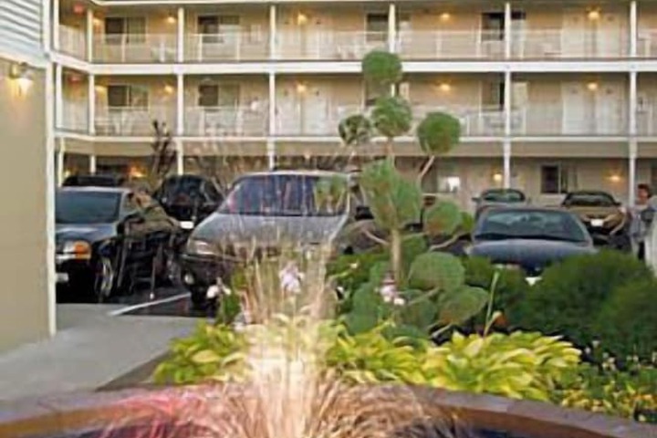 Hotel Exterior 34 of 40